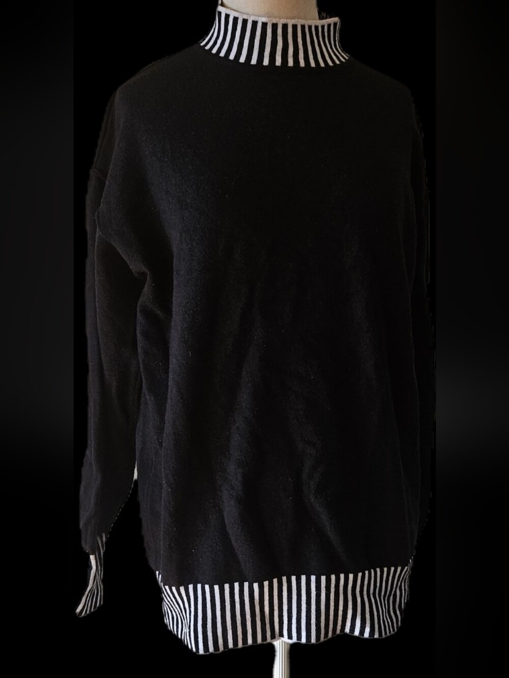 Ueal Sweater
